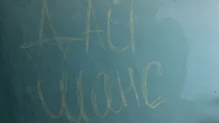 Жители Коми жалуются на "граффити любви" в подъезде: как бороться с вандализмом?