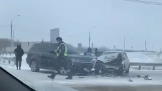 Серьезное ДТП на Северной окружной: столкнулись внедорожник и легковушка