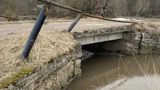 В поселке Владимирской области отремонтируют аварийный мост через Пекшу