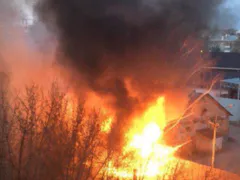 В Рязани 21 апреля перекрыли дорогу из-за пожара на улице Чкалова