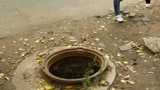 Народный контроль: на входе в ЦКПиО исчезла крышка люка