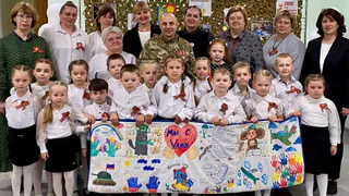 Дошкольники из Камешковского района подарили «Одеяло Победы» ветерану боевых действий