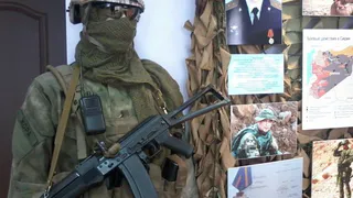 Музею Брянского района подарили макет автомата