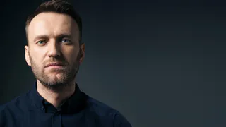 Экстренно посадили самолет: Алексея Навального госпитализировали с отравлением