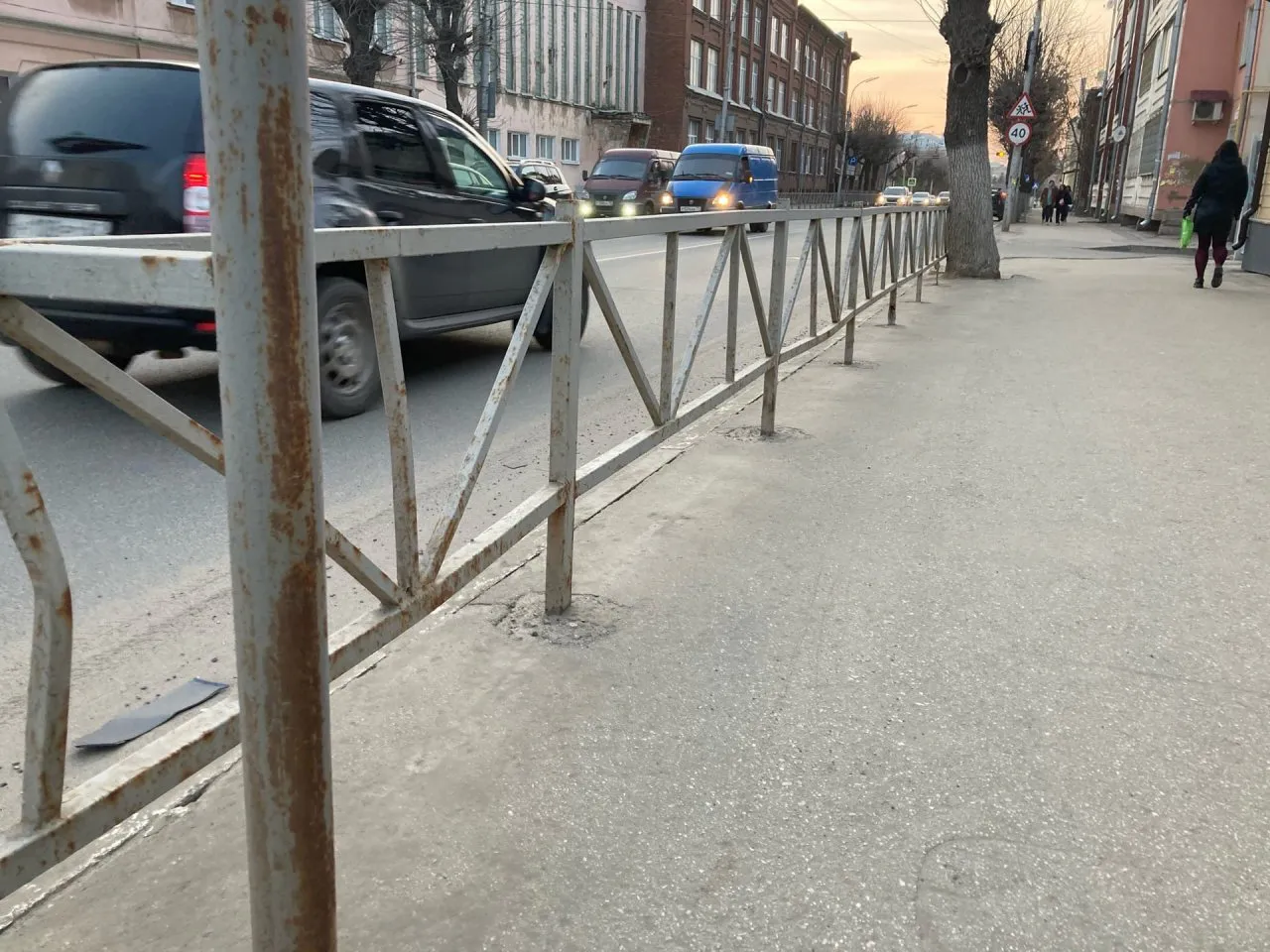 Мы узнали, что будет со ржавыми пешеходными заборами в Рязани