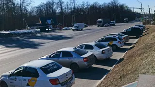 Память убитого в Брянске таксиста почтили автопробегом