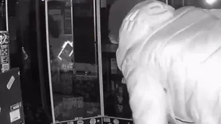 В Ухте задержали жителя Усинска, пробравшегося в магазин через окно