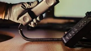 Действия мошенников против пенсионера довели до стрельбы в банке