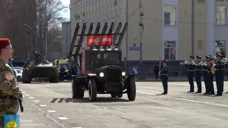 В Сыктывкаре более 500 человек и легендарная "Катюша" стали участниками парада