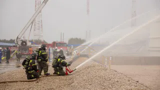 В Коми прошли масштабные учения по ликвидации пожара на нефтяном объекте