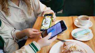 Владельцы eSIM закрепились в онлайне