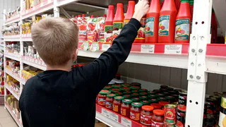 Зашел в Светофор и сравнил цены с Озоном: сколько стоят кофе, сыр, кетчуп и другие продукты - обомлел от разницы