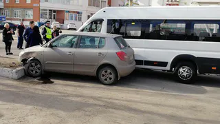 На улице Маяковского произошло очередное ДТП с участием маршрутки