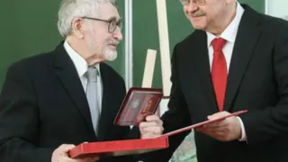 В Пензе губернатор Олег Мельниченко поздравил профессора ПГУ Геннадия Горланова с юбилеем