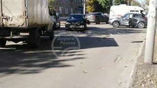 Выезжала и не заметила подвох: на Октябрьской встретились два "Ниссана"