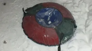 В Брянске съезжавшая с горки 10-летняя девочка попала под машину