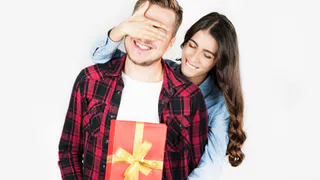 Названы самые распространенные подарки на 23 февраля