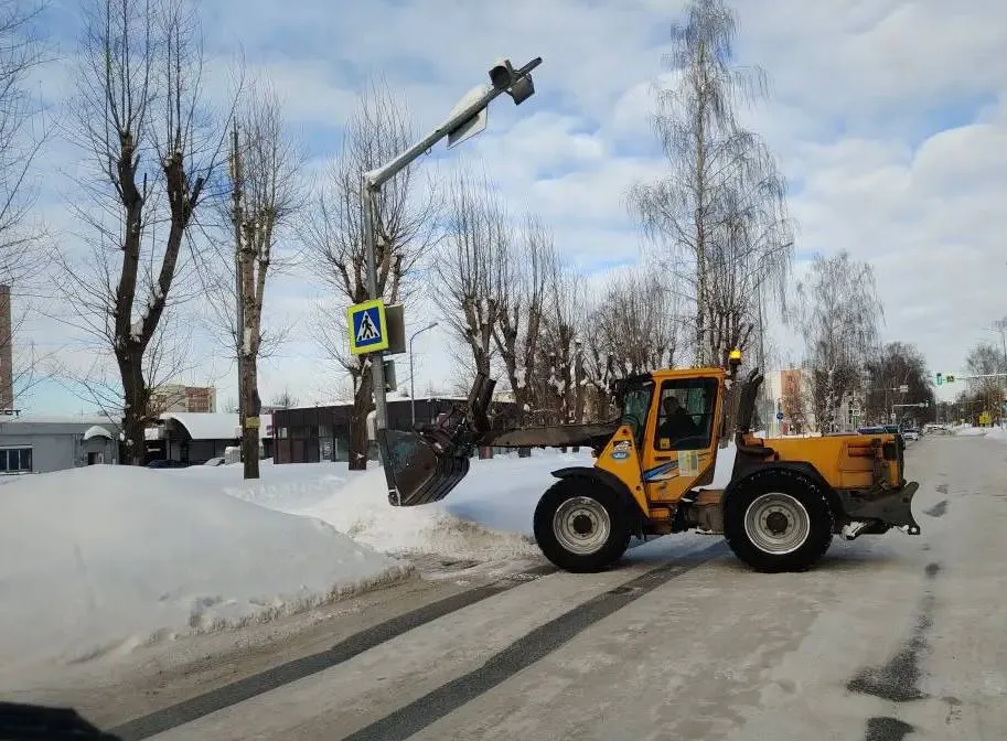 В Нижнекамске продолжат уборку и вывоз снега: график работ на 6 февраля