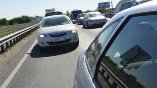 На Солотчинском мосту из-за ДТП почти полностью парализовано движение