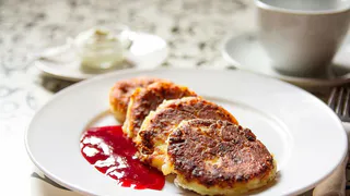 Вкусная творожная лепешка: идеальный десерт к чаю