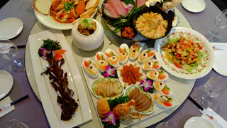 Главная звезда на столе на Новый год-2025: рецепт салата «Око змеи» — оригинальная замена надоевшим «Оливье» и «Шубе»