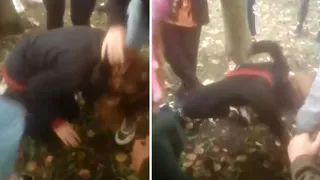 Дергали за волосы, катали по земле: в Новомичуринске засняли расправу толпы школьников над девочкой-подростком