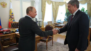 Губернатор Брянщины Александр Богомаз поздравил Владимира Путина с 67-летием