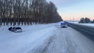 Водитель не справился с управлением на зимней дороге под Нижнекамском: есть пострадавшая

