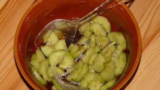 Три ложки мёда: секрет, который вернёт жизнь вашим огурцам