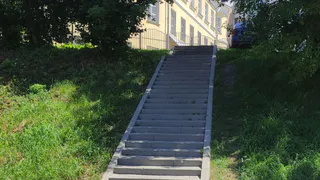 Как-то упустили: на Лыбедской лестнице до сих пор не установили перила