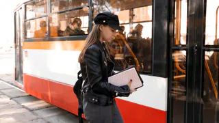 После ДТП с челябинским трамваем, сбившим школьника, водителям в Екатеринбурге запретили продавать билеты на ходу