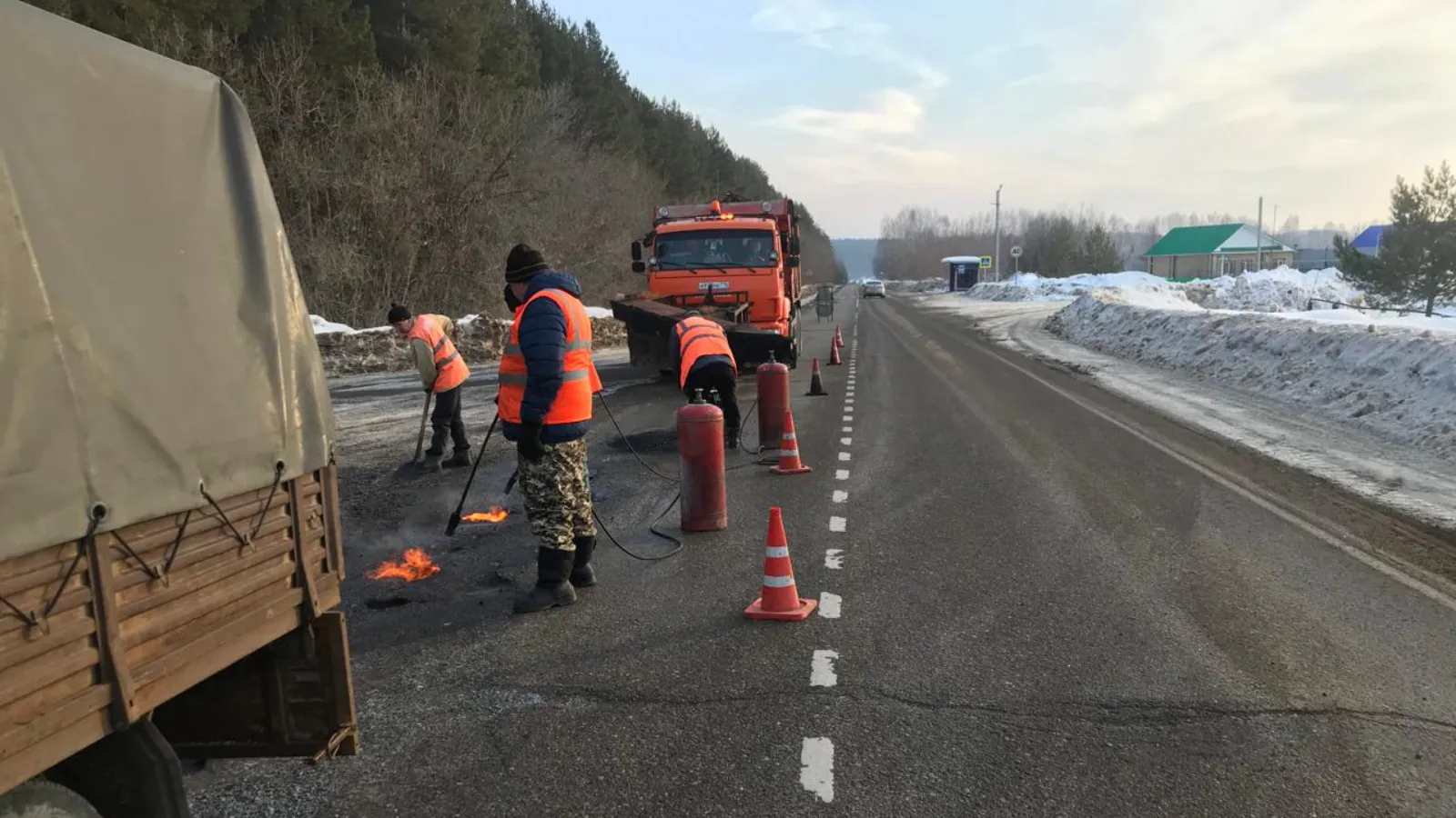 На татарстанских дорогах начали латать дыры