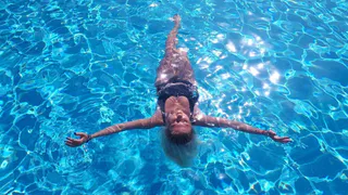 Тёплые пляжи в Instagram-аккаунтах рязанских красавиц