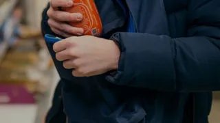 Трое подростков обокрали четыре супермаркета в Брянске