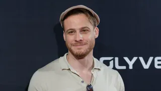 У Керема Бюрсина новая девушка.