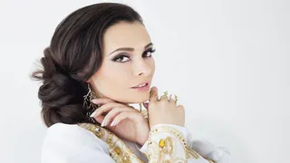 Почему известная нижнекамка решила сменить микрофон на поднос?