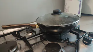 В Коми семейный конфликт из-за мойки закончился «поединком» на сковородках