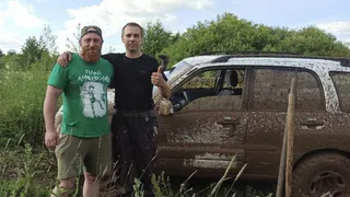 Волонтёры «ЛизаАлерт» застряли в грязи во время поисковых работ под Камешково