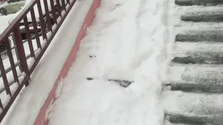 “Я оставила кучу заявок”: Рязанка с ребенком-инвалидом сидит дома из-за нечищеных улиц