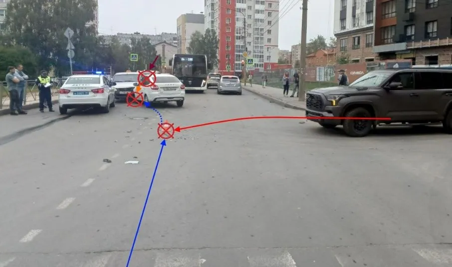 В Сыктывкаре ДТП спровоцировало цепное столкновение четырёх автомобилей