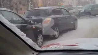 ДТП в Рязани: на Первомайском проспекте столкнулись три автомобиля 