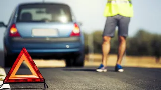 Сотрудники ГИБДД спасли семью с десятимесячным ребенком