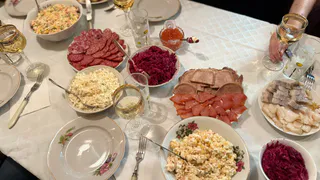 Впервые попробовала такую закуску на фуршете: теперь всегда делаю ее на праздничный стол -- гости диву даются 