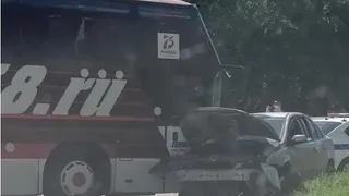 Авария на пересечении Татарской и Дзержинского: столкнулись автобус и легковушка