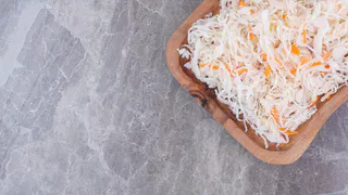 Эталонные пропорции при квашении: сколько требуется соли на 1 кг капусты