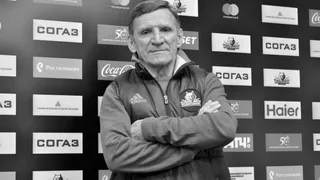 В Нижнекамске прощаются с легендой хоккея Геннадием Першиным