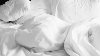 2 таблетки и 3 минуты — и пятен на белой рубашке больше нет: Никакого волшебства, простая школьная химия