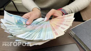 Родился в долларовой рубашке: Глоба назвал знак, которого ждет прибыль с 10 мая