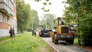 В Глазове стартовало асфальтирование тротуаров 