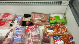 Пробуем шашлык Останкино из «Пятёрочки»: хорошее ли мясо внутри и можно ли это есть?